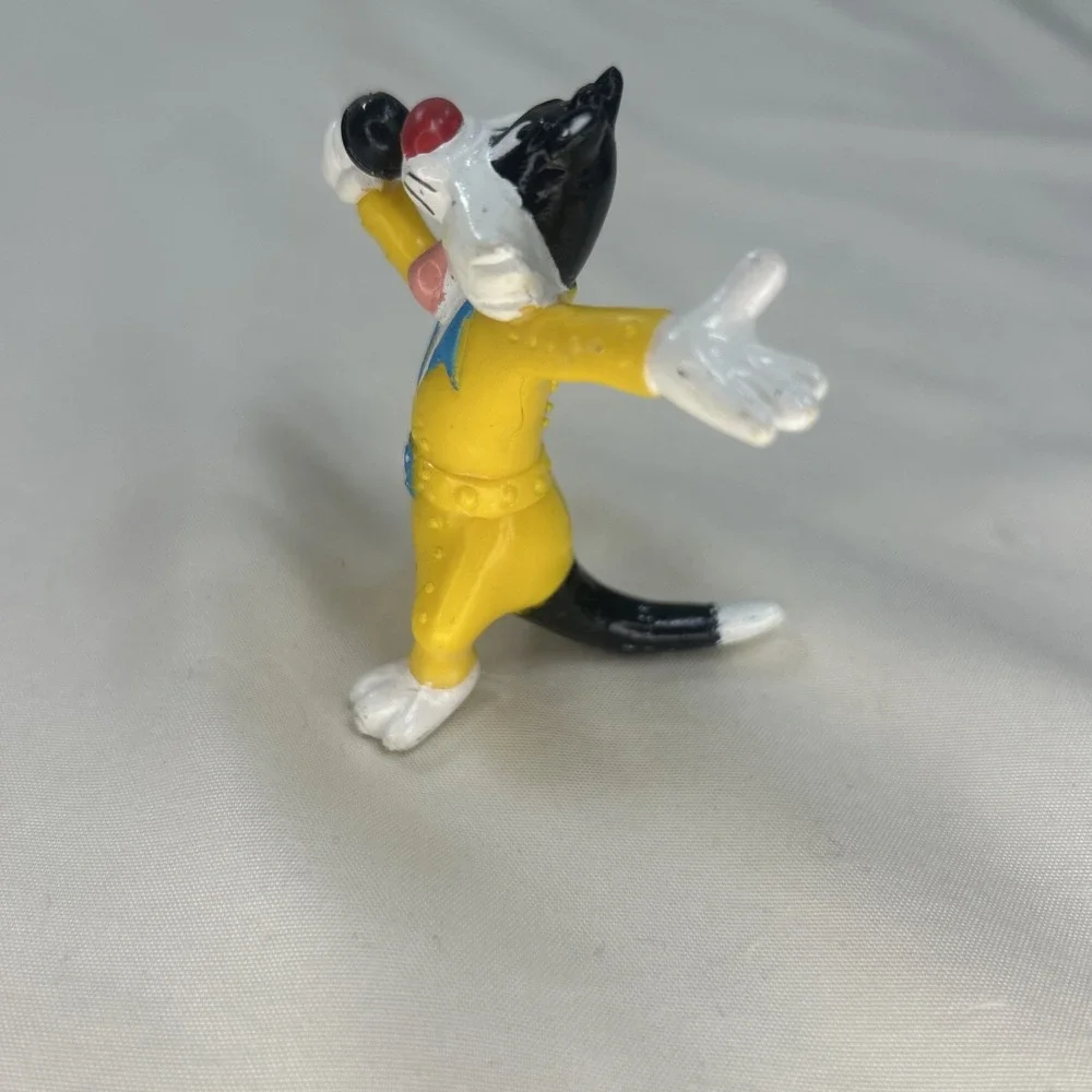 Vintage Sylvester Cat PVC Figure 1994 Warner Bros Elvis Style Singing Macau